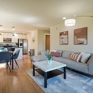  Holiday home Stylish North Townhouse- Dual Master